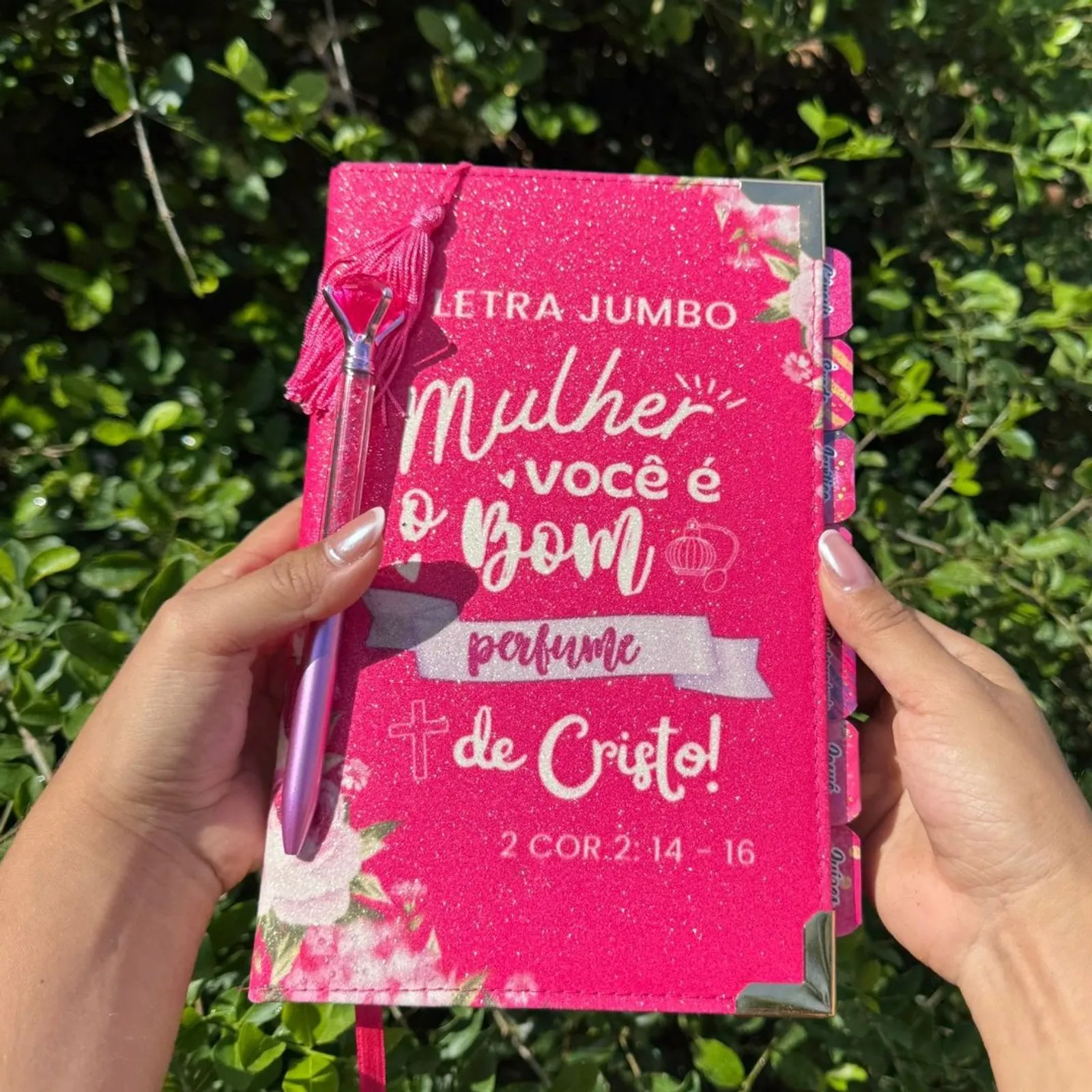 Bíblia Letra Jumbo Pink Glitter 100% Mulher Voce é o bom Perfume de Cristo Com Abas Colocadas Arc Full Color Cpp