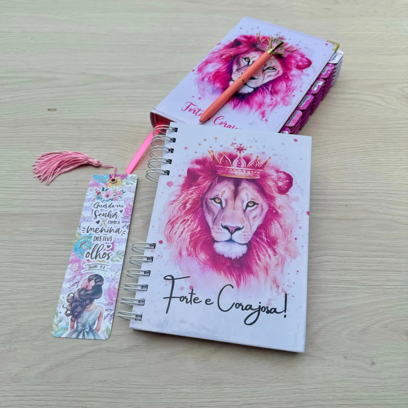 Kit Leão Seja Forte Nvi abas Adesivas Colocadas